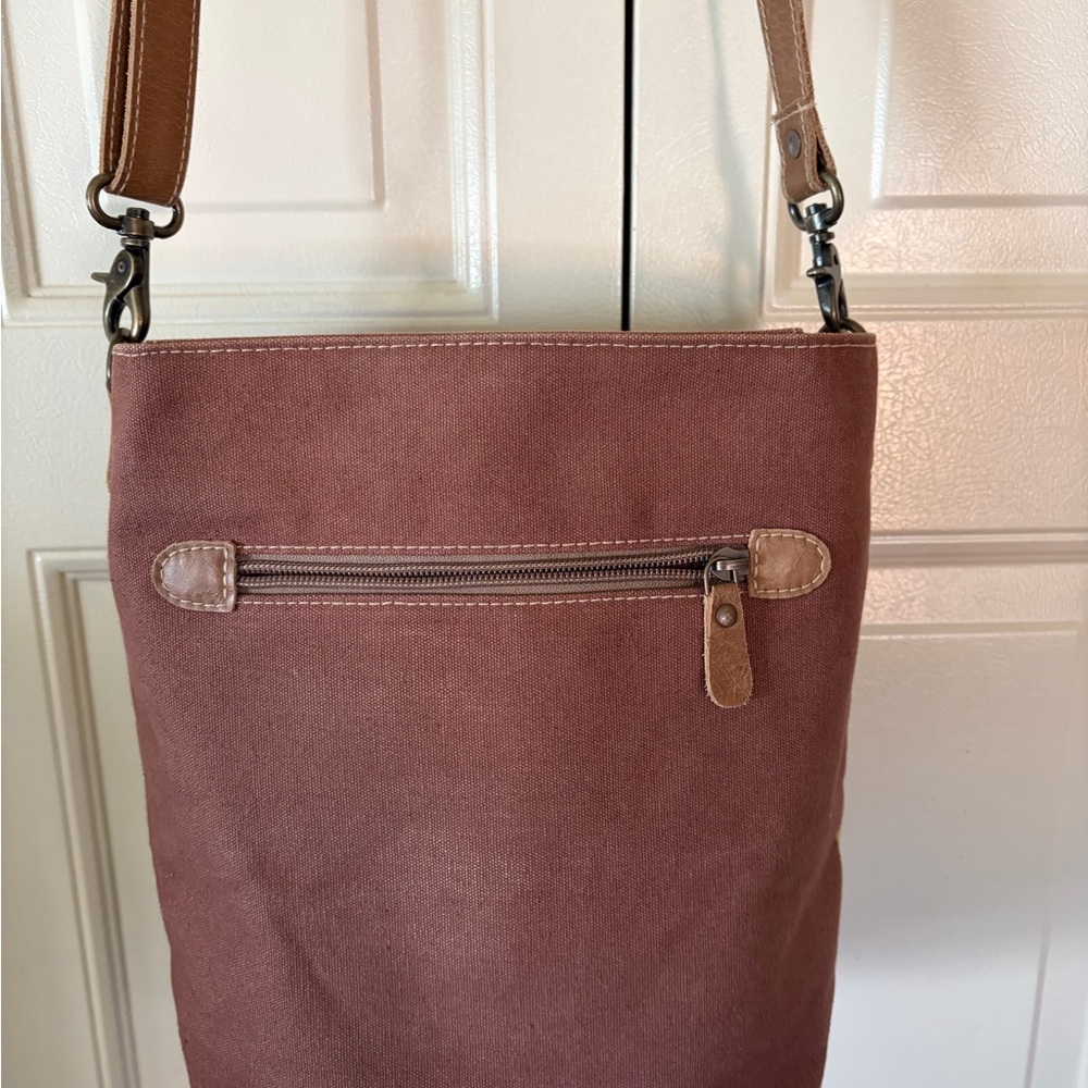 Sixtease Faux Cowhide Canvas Cowgirl Chic Purse Feathers Western Adj. Strap - Picture 3 of 12